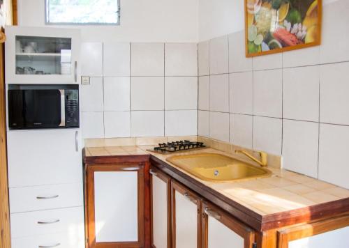 virtuve, Appartement de charme à Port-Louis, 35 m², jardin privé (Appartement de charme a Port-Louis, 35 m², jardin prive) in Port-Louis