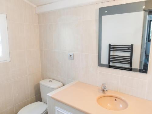 Fürdőszoba, Maison charmante proche de Barjols avec piscine privée (Maison charmante proche de Barjols avec piscine privee) in Barjols