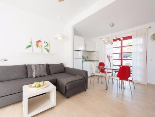 Charming Bungalow in Maspalomas with Shared Pool 2
