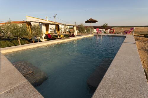 Courtyard T0 Studio Farmhouse in Monsanto