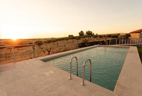 Courtyard T0 Studio Farmhouse in Monsanto