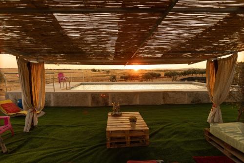 Courtyard T0 Studio Farmhouse in Monsanto