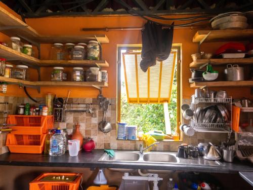 ห้องครัว, Charming House with Sea & Mountain View in ปงต์ คาสเซ