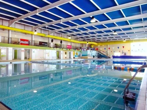 Swimming pool, Poppys Retreat Lodge in Colan