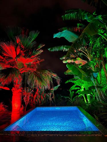 2 queen beds, 1 sofa bed