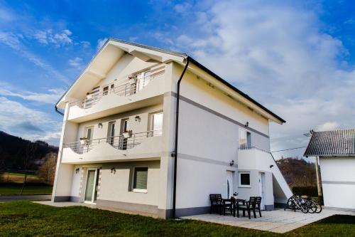 A szálláshely kívülről, Apartments Ema in Podcetrtek