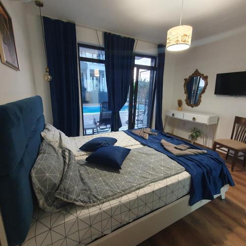 Apartments with sea view in Kraymorie