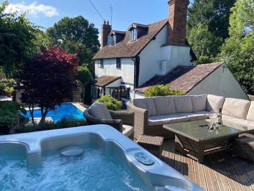 16th Century Cottage With Heated Pool & Hot Tub - Gloucestershire