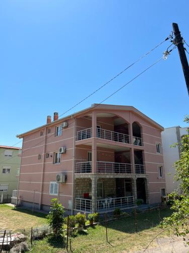 Zlatičanin Apartmani