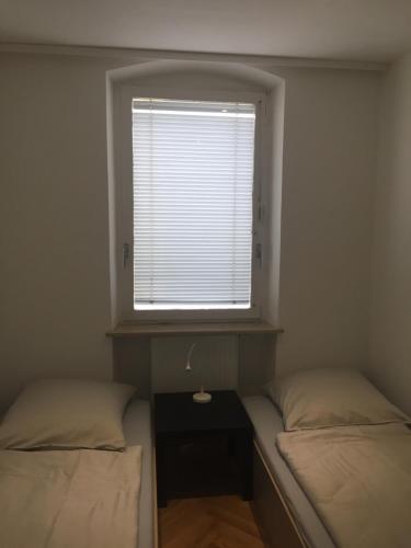Twin Room image 10