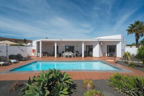 Vista Montana by Optima Villas