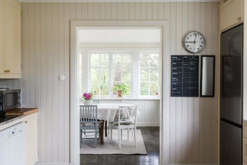 Historic Villa in Saltsjobaden 20 min from Stockholm City in 솔트조바덴