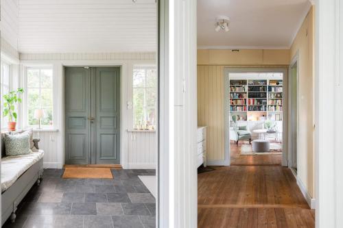Historic Villa in Saltsjobaden 20 min from Stockholm City in 솔트조바덴