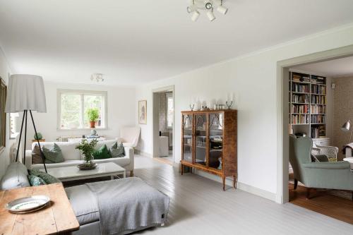 Historic Villa in Saltsjobaden 20 min from Stockholm City in 솔트조바덴