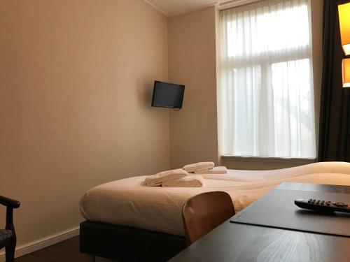 Hotel Carillon - image 5