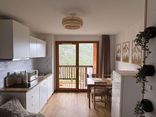 Appartement 4 pers avec piscine, jacuzzi et balcon, proche des pistes - Les Orres - FR-1-322-421