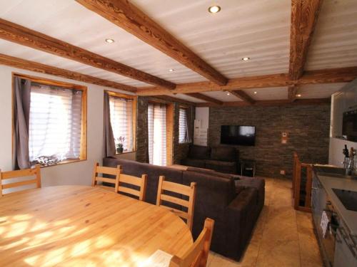 Spacieux appartement 5 pièces près des pistes, jusqu'à 12 personnes, parking et balcons - FR-1-411-851