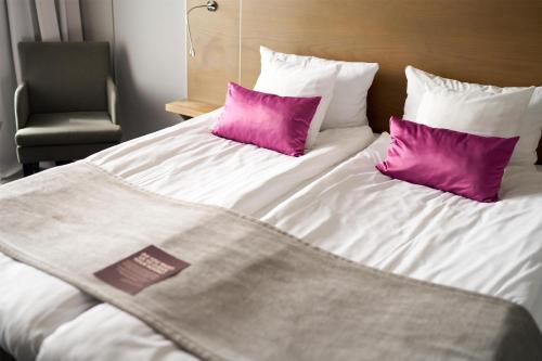 2 twin beds