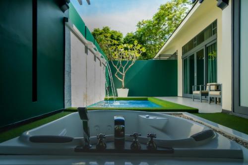 Mercure Koh Chang Hideaway Hotel - Tap to explore photos