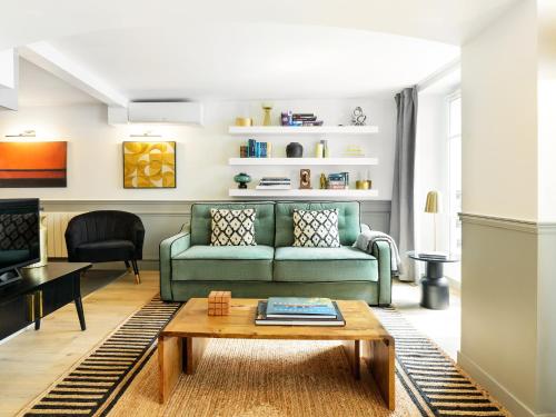 LivinParis - Luxury AC 4 Bedrooms Le Louvre I