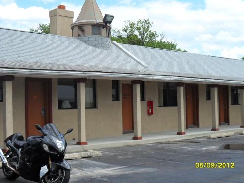 Red Carpet Inn Brooklawn in Brooklawn, USA