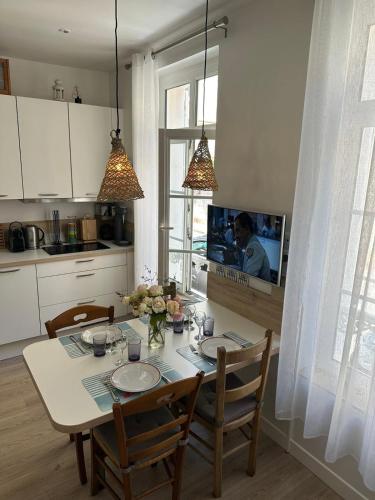 Trouville-sur-Mer cozy apartment with private courtyard