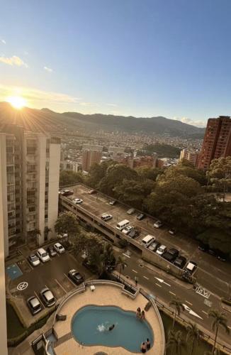 Apto excelente vista a medellin, cerca a todo