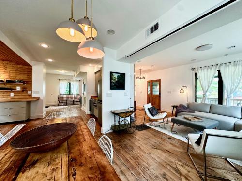 Blackbird Manor Walking Distance to Main St in Rosko (NY)