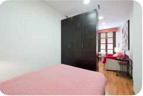 Estudio con balcones en el corazón de Granada