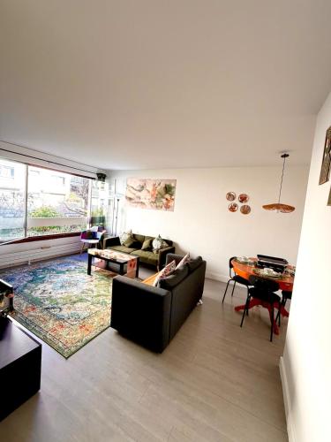 Bright & Cozy Room in Shared Apartment Near Eiffel