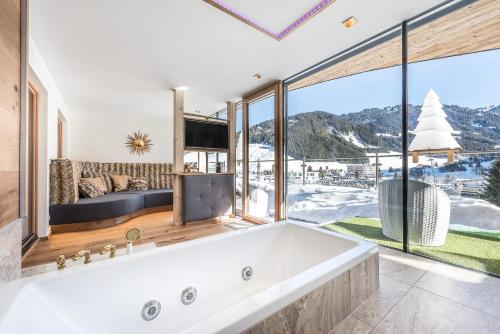 King Suite with Spa Bath