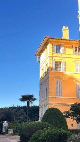 Appartement 2 chambres au bord de Mer entièrement climatisé avec parking