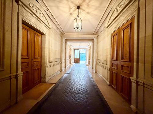 Elegant Haussmann-style apartment Avenue Kléber