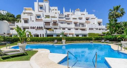 Luxurious apartment in Golf Hills