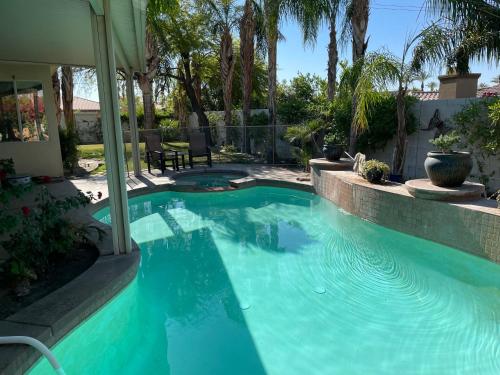Newly Redecorated Private Desert Oasis in Shadow Ridge