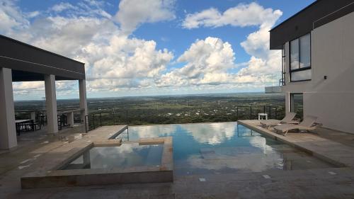 Spectacular Luxury Mansion in Restrepo, Meta in Restrepo