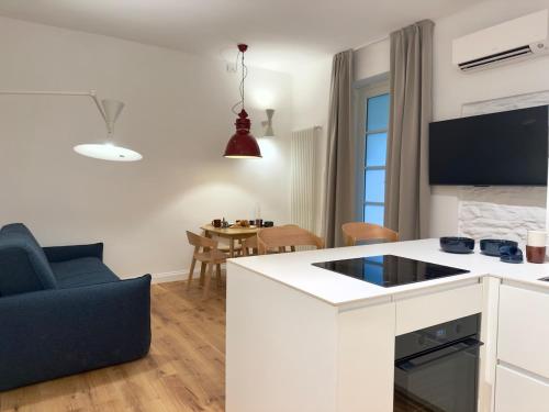 Charming Suite along an historic Stairway between downtown and railway staion