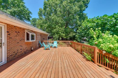 Bring Your Pets! Family-Friendly Cary Home w/ Yard in Cary Belváros