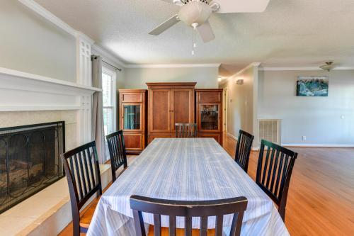 Bring Your Pets! Family-Friendly Cary Home w/ Yard in Cary Belváros