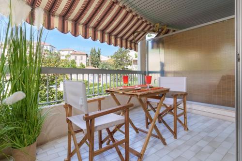 Cannes petit juas terrasse parking
