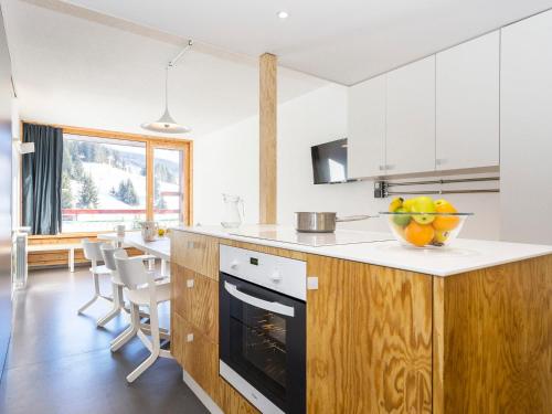 Appartement rénové 3 pièces, ski aux pieds, balcon - FR-1-346-324