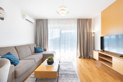 Refined 1bd apartment with an outdoor pool