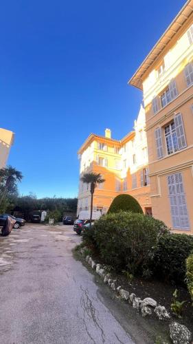 Magnifique 2 chambre au bord des plages centre de cannes entièrement climatisé