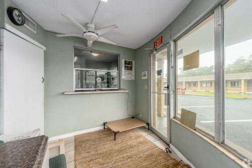 Lumina Motel in Daytona Beach City Center