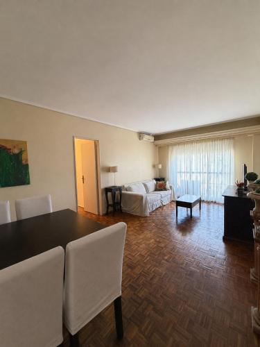 Amplio apartamento en torre de Recoleta