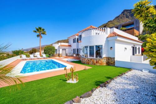 Apartment with private pool