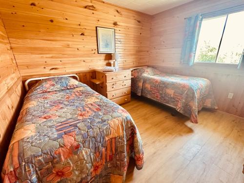 2 bedrooms, 4 beds