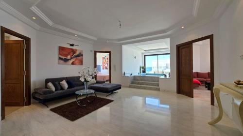 Villa with 2 pools, 2 lounges, and 6 suites on the beach in Nabeul
