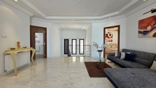 Villa with 2 pools, 2 lounges, and 6 suites on the beach in Nabeul