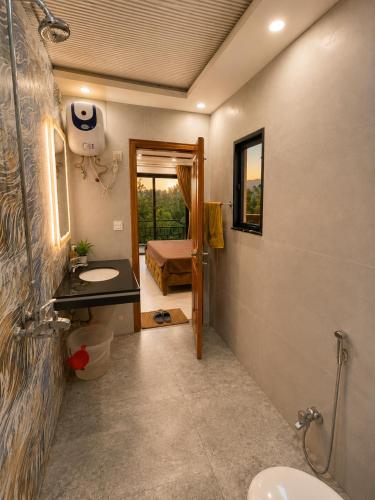 2 Bedroom Apartment3 AC Snacks & Free Parking Bahria Town Lahore - image 2